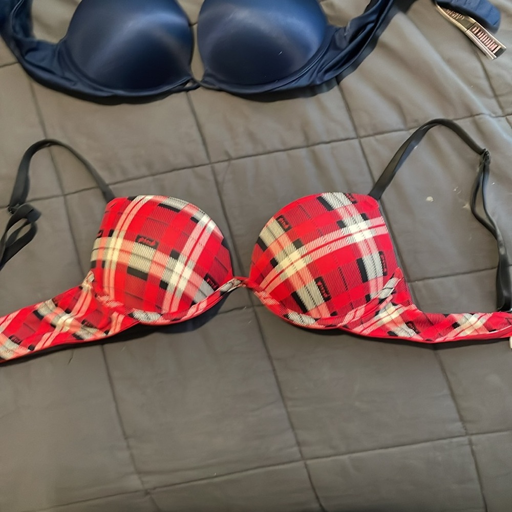 34A-Victoria secrets push up bra